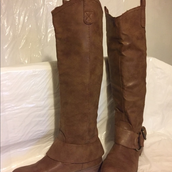 Boots - Picture 2 of 4